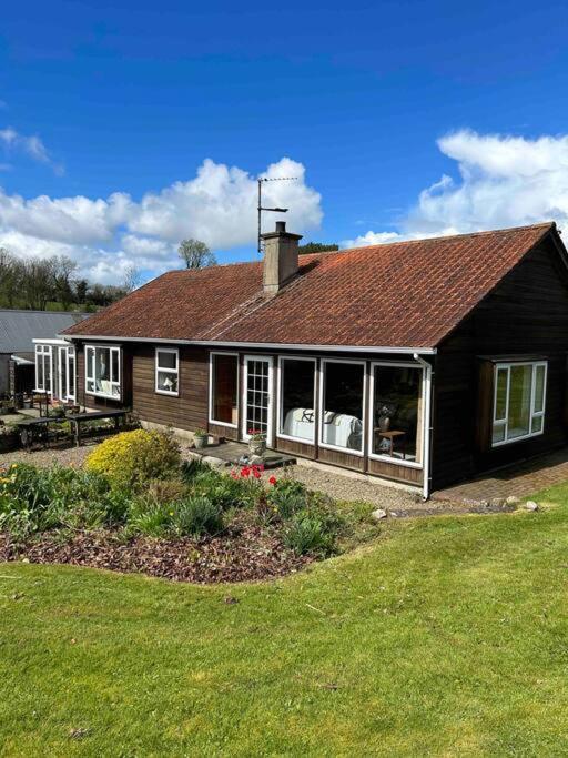 Wooden Cottage With Lake View エニスキリン エクステリア 写真