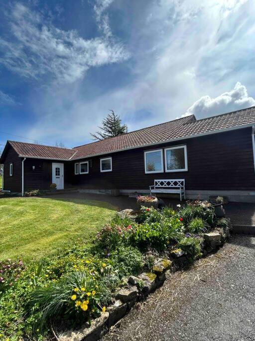 Wooden Cottage With Lake View エニスキリン エクステリア 写真